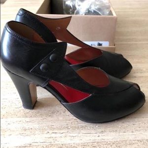 Re-mix vintage Eva shoes size 6.5 (fit like 7)